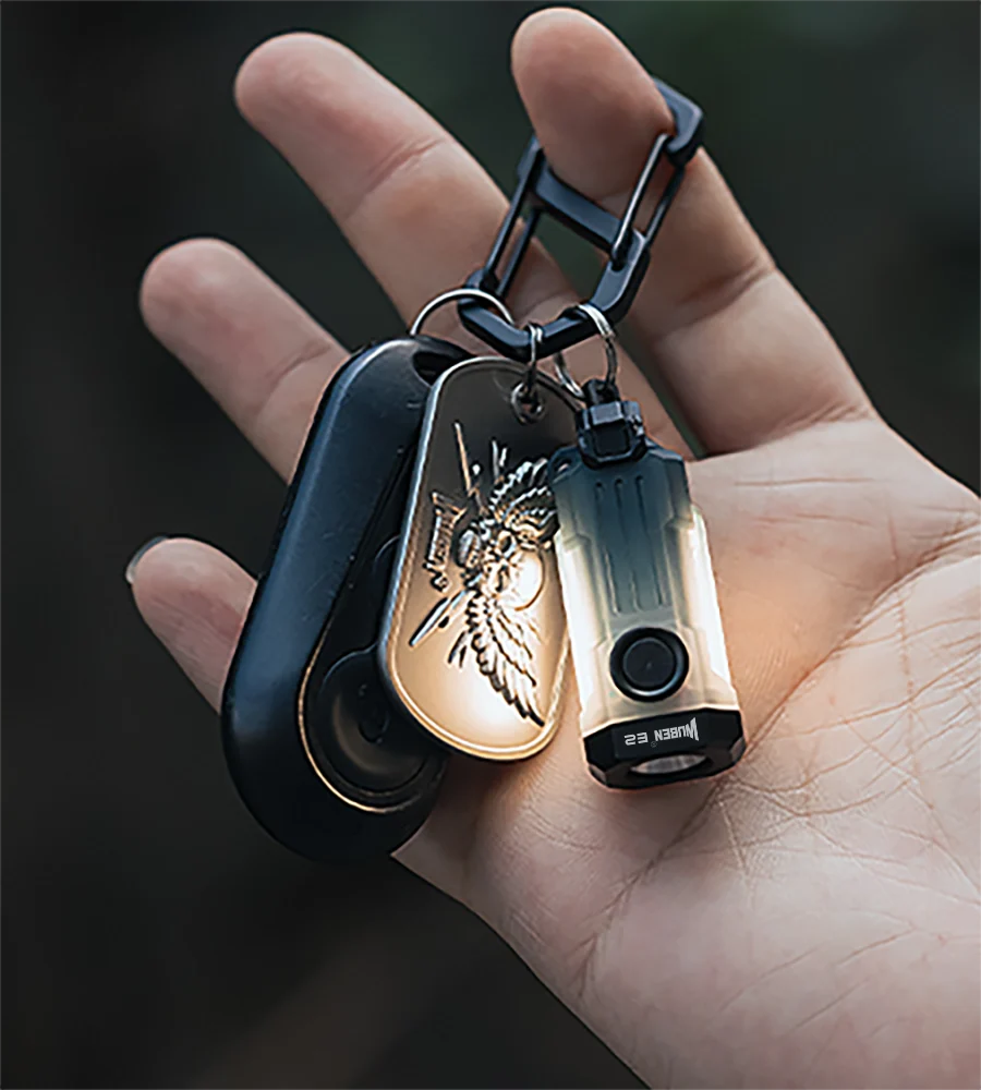 Linterna llavero compacta mini EDC Wuben E2 PULSE de 10,7 g