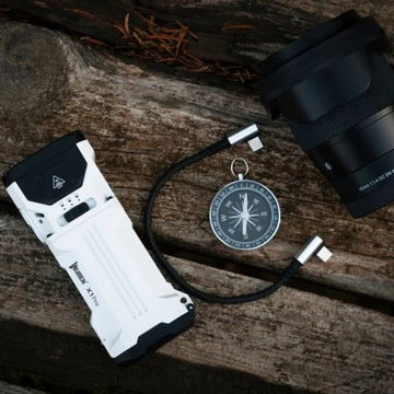 Linterna EDC recargable Wuben X1Pro de 12300 lúmenes con batería externa y clip.