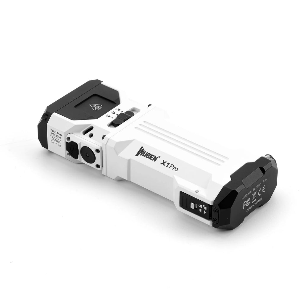 Linterna EDC recargable Wuben X1Pro de 12300 lúmenes con batería externa y clip.