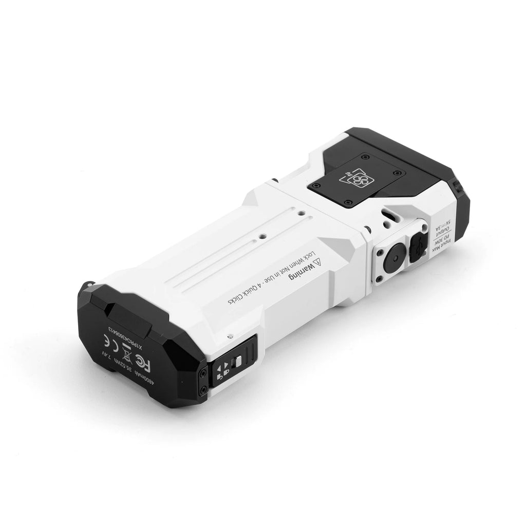 Linterna EDC recargable Wuben X1Pro de 12300 lúmenes con batería externa y clip.