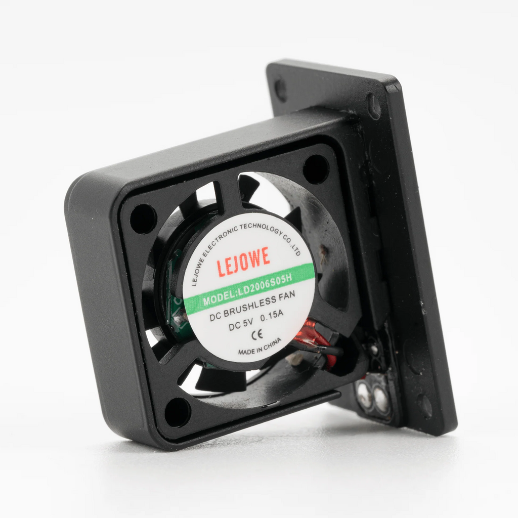 Linterna EDC recargable Wuben X1Pro de 12300 lúmenes con batería externa y clip.