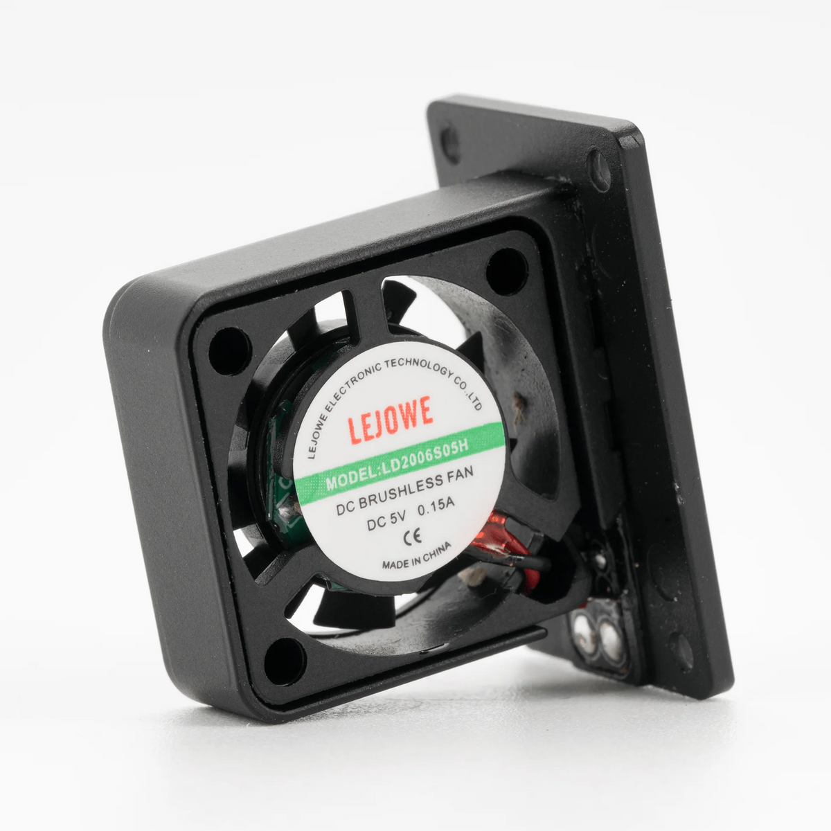 Linterna EDC recargable Wuben X1Pro de 12300 lúmenes con batería externa y clip.